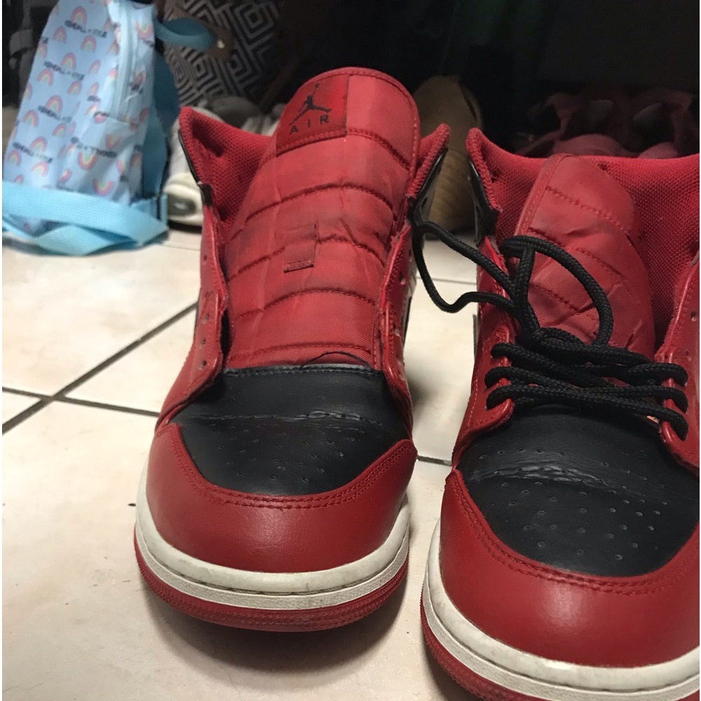 Red and black Jordan’s . Like newish. They are size 12 in mens